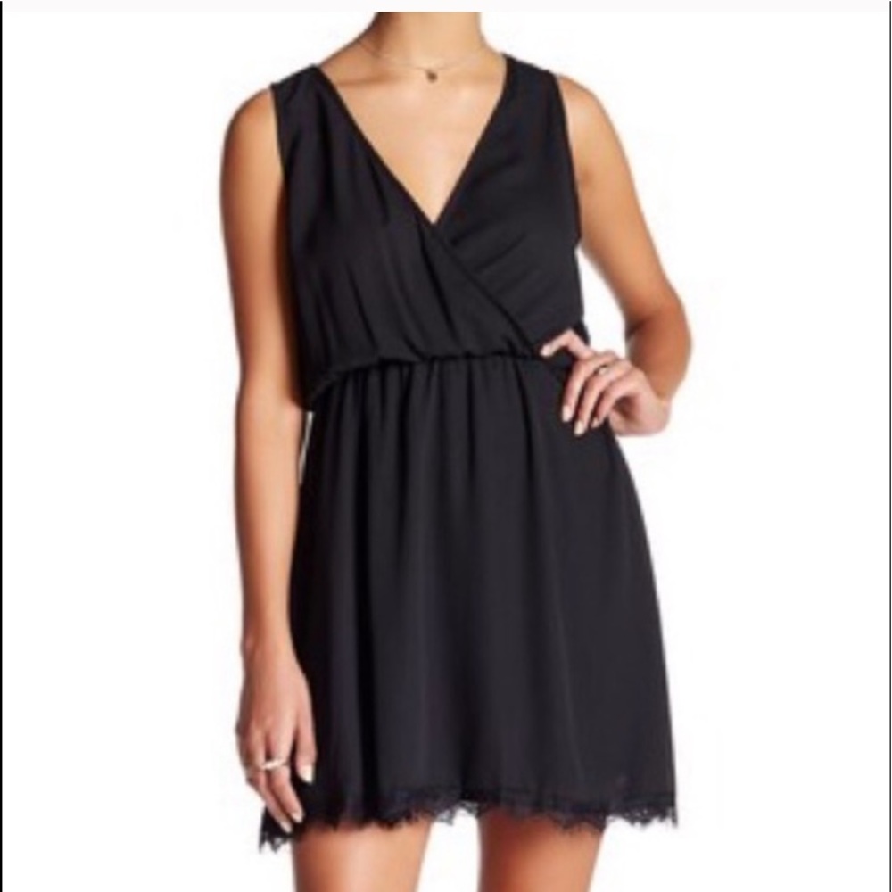 Paper Doll- Woman’s Keyhole Easy Dress